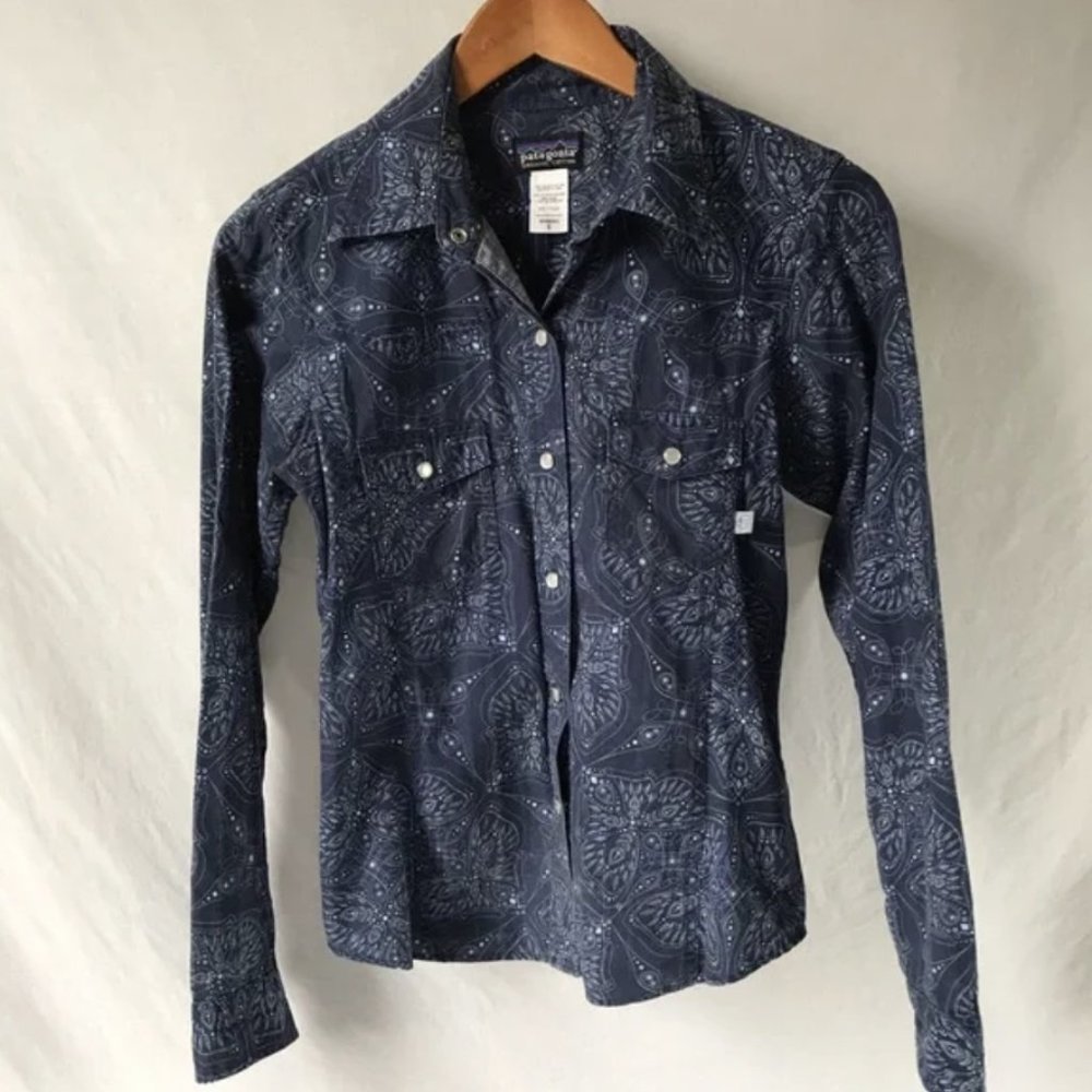 Patagonia small blue organic cotton pearl snap button down western style